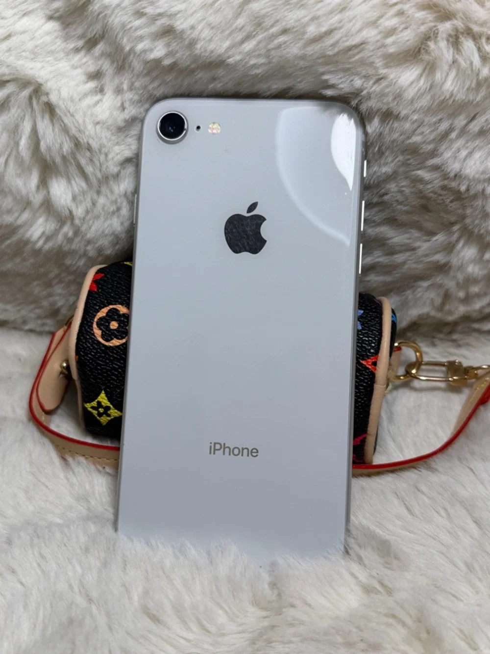 Apple iPhone 8 64 GB Fully unlocked ( cracked)
